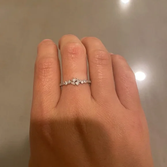 14k white gold and diamond ring